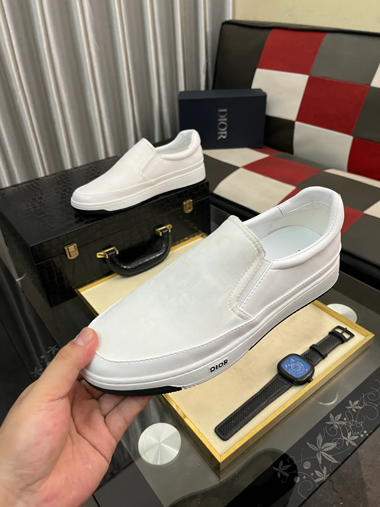 Men's men's shoes 💰420⌚️⌚️Dior unique modern style sneakers. Counter purchasing 🏃casual leather shoes😍😍 original cowhide leather imported from Italy (refuses to discolor and grind feet) soles: original soles specially provided by the original factory, super cool😍 lace up and walk with wind👍 style design ⚠️ super comfortable and wear-resistant original soles. Code number: 38-444️⃣Colors available